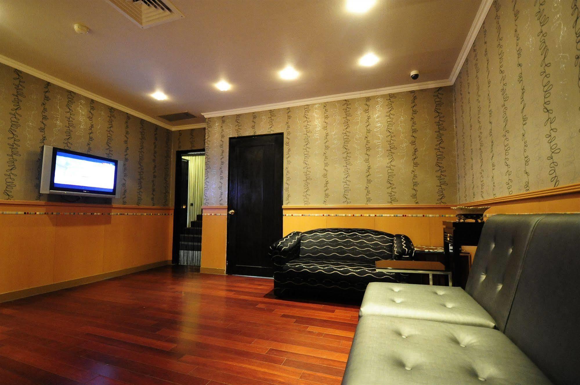The Riverside Hotel Fashion Kaohsiung Esterno foto