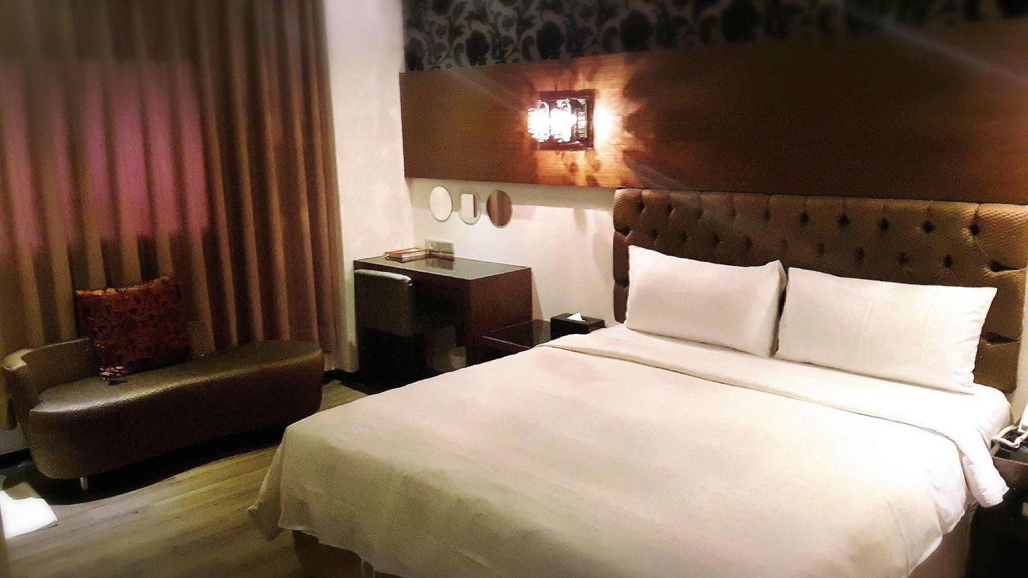 The Riverside Hotel Fashion Kaohsiung Esterno foto