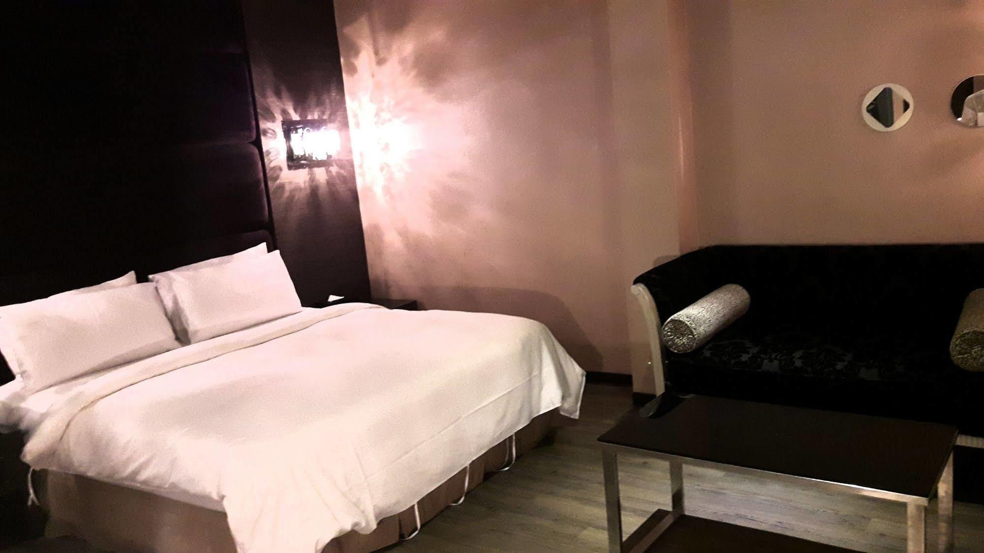 The Riverside Hotel Fashion Kaohsiung Esterno foto