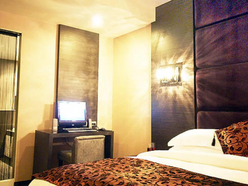 The Riverside Hotel Fashion Kaohsiung Esterno foto